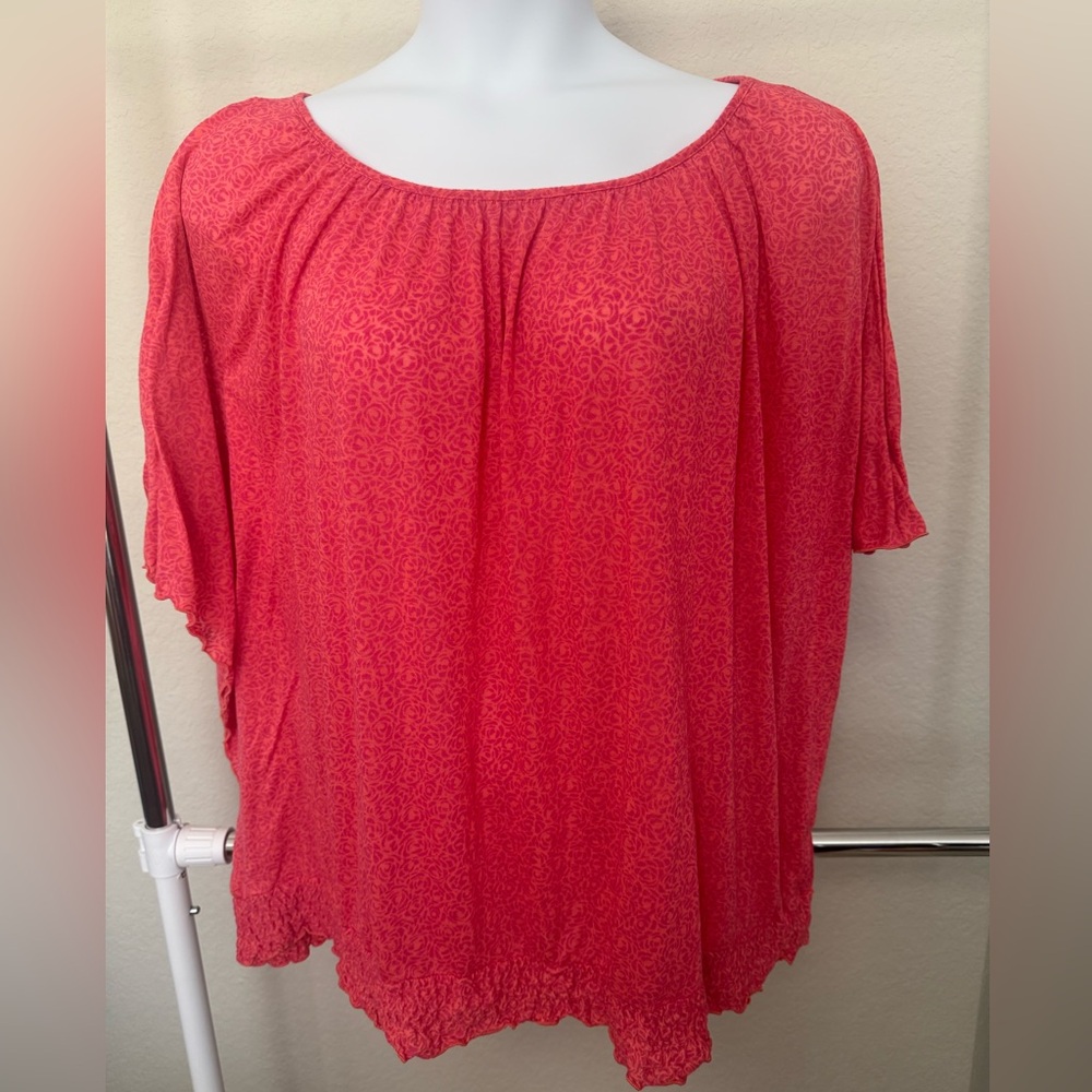 Plus Size Woman’s Coral Patterned Batwing Top